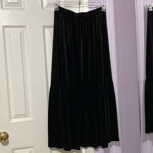NWOT Black Velour ruffle hem skirt
